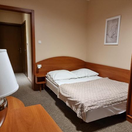 Hotel Jola เชสเนีย ภายนอก รูปภาพ