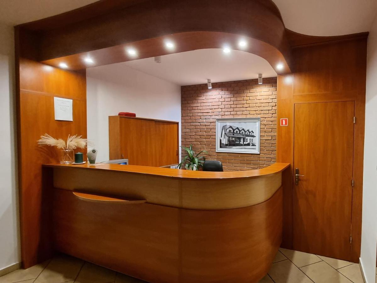 Hotel Jola เชสเนีย ภายนอก รูปภาพ